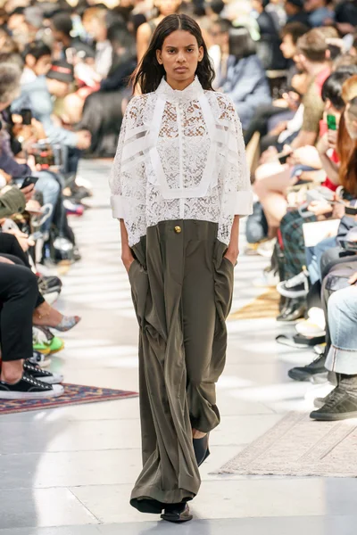 Look 15